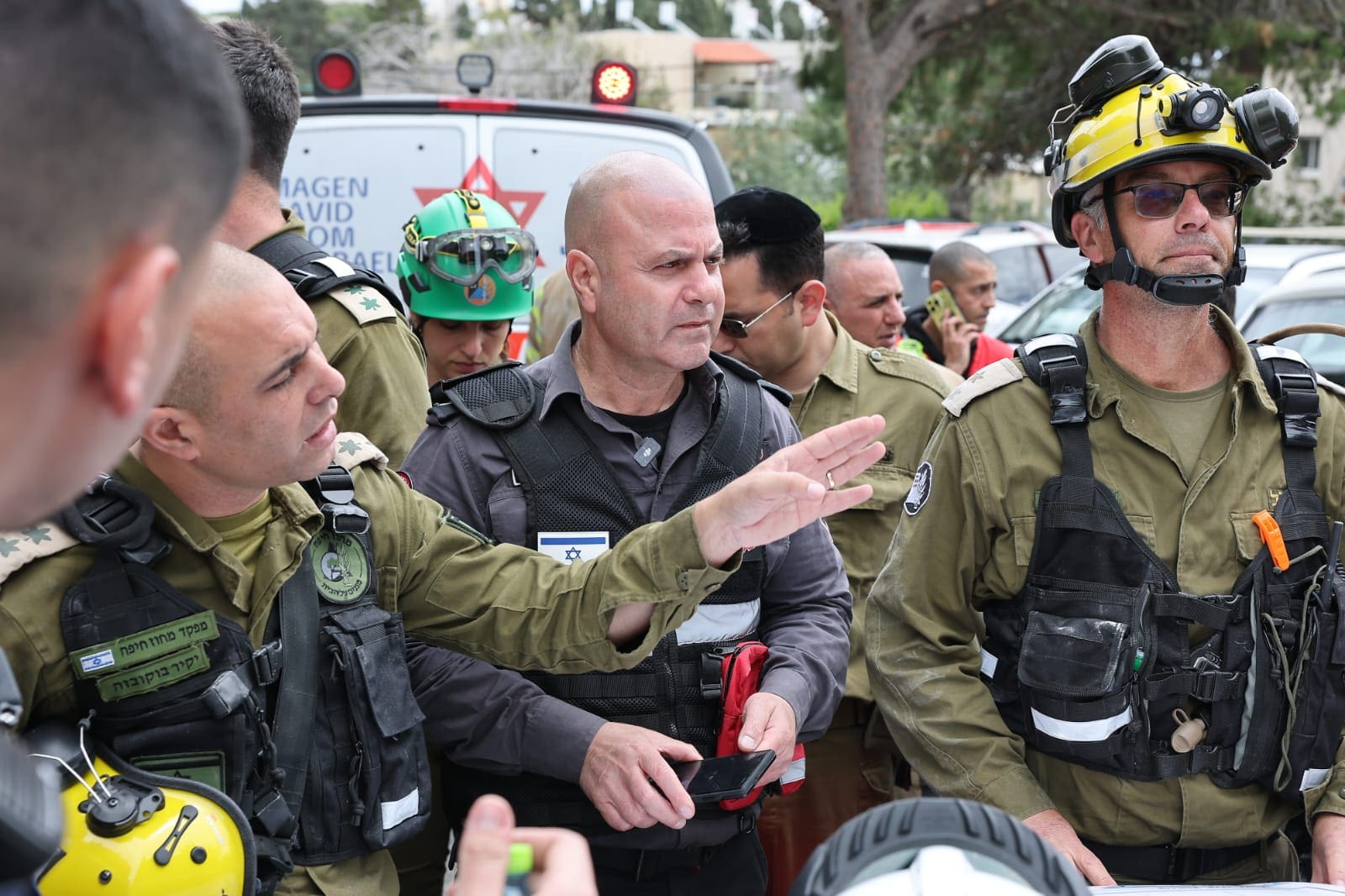 נפילת פריטי אמל"ח בחיפה (צילום: כבאות והצלה)