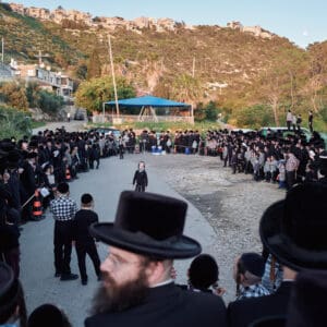 חסידות סערט ויז'ניץ, מים שלנו, נחל שיח, עין שיח, כפר סמיר, האדמו"ר מסערט ויז'ניץ, חיפה, הכנות לפסח, שאיבת מים, מנהגי עדות, זמירות, תפילה, מנחה, חג, פסח, מנהג, מסורת, מצות מצווה, מעיין, חרדים, קהילה, דתיים