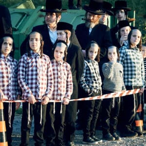 חסידות סערט ויז'ניץ, מים שלנו, נחל שיח, עין שיח, כפר סמיר, האדמו"ר מסערט ויז'ניץ, חיפה, הכנות לפסח, שאיבת מים, מנהגי עדות, זמירות, תפילה, מנחה, חג, פסח, מנהג, מסורת, מצות מצווה, מעיין, חרדים, קהילה, דתיים