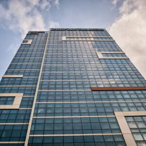 Rambam Health Care Campus, Health Discovery Tower Rambam, מגדל תגליות הבריאות חיפה, מבנה רפואי מודרני, אדריכלות רפואית, חזית זכוכית רמב״ם, מרכז רפואי חיפה, צילום אדריכלות רמב״ם, מגדל בית הספר לרפואה רמב״ם, בית ספר לרפואה רמב״ם חיפה, Rambam Medical School Tower, הפקולטה לרפואה רמב״ם, מבנה אקדמי רפואי, אדריכלות אוניברסיטאית חיפה, קמפוס רפואי רמב״ם, מגדל לימודי רפואה, צילום מבנה אקדמי, Rambam campus Haifa, טכניון, בריאות,