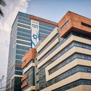 מגדל תגליות הבריאות רמב״ם, בית חולים רמב״ם חיפה, Rambam Health Care Campus, Health Discovery Tower Rambam, מגדל תגליות הבריאות חיפה, מבנה רפואי מודרני, אדריכלות רפואית, חזית זכוכית רמב״ם, מרכז רפואי חיפה, צילום אדריכלות רמב״ם
מגדל בית הספר לרפואה רמב״ם, בית ספר לרפואה רמב״ם חיפה, Rambam Medical School Tower, הפקולטה לרפואה רמב״ם, מבנה אקדמי רפואי, אדריכלות אוניברסיטאית חיפה, קמפוס רפואי רמב״ם, מגדל לימודי רפואה, צילום מבנה אקדמי, Rambam campus Haifa
