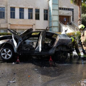 איום, אכיפה, אלימות, ביטחון, בטחון, חבלה, חקירה, משטרה, כבאי, כבאות, לוחם אש, לוחמי אש, משטרתי, פלילי, פיצוץ, פשע, פצוע, רכב, מכונית, שריפה, פלילי, הצלה, חבלן, חשוד, חקירה פלילית, טרור, חבלה, כוחות הצלה, כוחות חירום, מטען חבלה, קרימינלי, פצצה, פיגוע, מאורגן