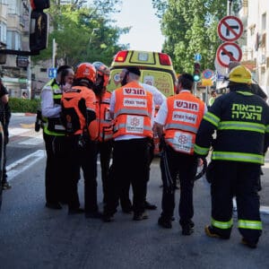 כבאי, כבאית, כבאות, כיבוי אש, שריפה, להבות, עשן, ציוד מגן, קסדה, מדים, צינור מים, מים, חום, סכנה, חירום, פעולה, הצלה, משאבת מים, זירה, פיח, צוות כיבוי, רכב כיבוי, חילוץ, חילוץ מגובה, חילוץ מרכב, חילוץ ממים, ציוד חילוץ, נשיאת פצועים, סנפלינג, מערכות נשימה, חדירה מבוקרת, חילוץ מיוחד, כבאות והצלה, מפגע, אשכול אש, חומרים מסוכנים, פריצה, סולם אש, זרנוק, הידרנט, מערכת גילוי אש, מערכת כיבוי אוטומטית, מניעת דליקות, בטיחות אש, חקירת שריפות, שיקום נזקי שריפה, מתנדב, תרגיל כיבוי, כוננות, אירוע רב נפגעים, אחראי בטיחות, הדרכה, רישוי עסקים, תקנות כיבוי אש, חדר בקרה, קצף כיבוי, שמיכת כיבוי, מטף כיבוי, עזרה ראשונה, פינוי, נקודת כינוס, קריסת מבנים, אש, כבאית, סולם, צוות, אורות, צופר, קורבן, פצוע, ריח, סירנה, קריסה, בטיחות, איחוד הצלה, חובש, פראמדיק, החייאה