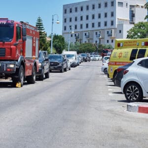 כבאי, כבאית, כבאות, כיבוי אש, שריפה, להבות, עשן, ציוד מגן, קסדה, מדים, צינור מים, מים, חום, סכנה, חירום, פעולה, הצלה, משאבת מים, זירה, פיח, צוות כיבוי, רכב כיבוי, חילוץ, חילוץ מגובה, חילוץ מרכב, חילוץ ממים, ציוד חילוץ, נשיאת פצועים, סנפלינג, מערכות נשימה, חדירה מבוקרת, חילוץ מיוחד, כבאות והצלה, מפגע, אשכול אש, חומרים מסוכנים, פריצה, סולם אש, זרנוק, הידרנט, מערכת גילוי אש, מערכת כיבוי אוטומטית, מניעת דליקות, בטיחות אש, חקירת שריפות, שיקום נזקי שריפה, מתנדב, תרגיל כיבוי, כוננות, אירוע רב נפגעים, אחראי בטיחות, הדרכה, רישוי עסקים, תקנות כיבוי אש, חדר בקרה, קצף כיבוי, שמיכת כיבוי, מטף כיבוי, עזרה ראשונה, פינוי, נקודת כינוס, קריסת מבנים, אש, כבאית, סולם, צוות, אורות, צופר, קורבן, פצוע, ריח, סירנה, קריסה, בטיחות