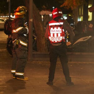 כבאי, כבאית, כבאות, כיבוי אש, שריפה, להבות, עשן, אירוע רב נפגעים,  תחנת חיפה, כבאות והצלה, צבי מויאל, קובי מזרחי
