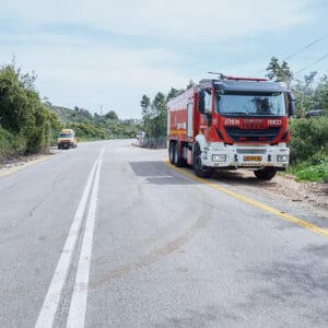כבאי, כבאית, כבאות, כיבוי אש, שריפה, להבות, עשן, ציוד מגן, קסדה, מדים, צינור מים, מים, חום, סכנה, חירום, פעולה, הצלה, משאבת מים, זירה, פיח, צוות כיבוי, רכב כיבוי, חילוץ, חילוץ מגובה, חילוץ מרכב, חילוץ ממים, ציוד חילוץ, נשיאת פצועים, סנפלינג, מערכות נשימה, חדירה מבוקרת, חילוץ מיוחד, כבאות והצלה, מפגע, אשכול אש, חומרים מסוכנים, פריצה, סולם אש, זרנוק, הידרנט, מערכת גילוי אש, מערכת כיבוי אוטומטית, מניעת דליקות, בטיחות אש, חקירת שריפות, שיקום נזקי שריפה, מתנדב, תרגיל כיבוי, כוננות, אירוע רב נפגעים, אחראי בטיחות, הדרכה, רישוי עסקים, תקנות כיבוי אש, חדר בקרה, קצף כיבוי, שמיכת כיבוי, מטף כיבוי, עזרה ראשונה, פינוי, נקודת כינוס, קריסת מבנים, אש, כבאית, סולם, צוות, אורות, צופר, קורבן, פצוע, ריח, סירנה, קריסה, בטיחות, מטה אשר, גליל מערבי, עכו, נהריה
