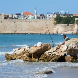 דייג, חוף, ים, דיג, חכה, חופשי, טבע, חוץ, פנאי, תחביב, אדם, סלעים, מים, גלים, אופק, שקיעה, רוגע, שקט, חופשה, קיץ, פעילות,