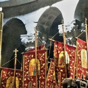 שבת האש הקדושה בכנסיית הקבר – הקפות האדיקולה (צילום: רחלי אורבך)