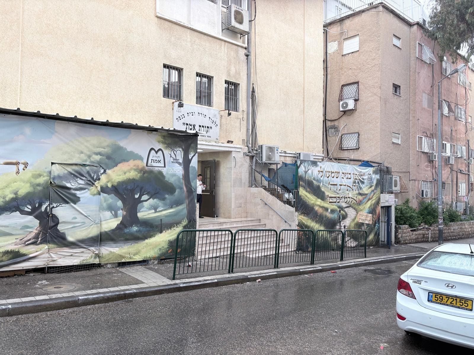תלמוד התורה, שהפך למבנה זמני לטובת התושבים (צילום: מיכל גרובר)