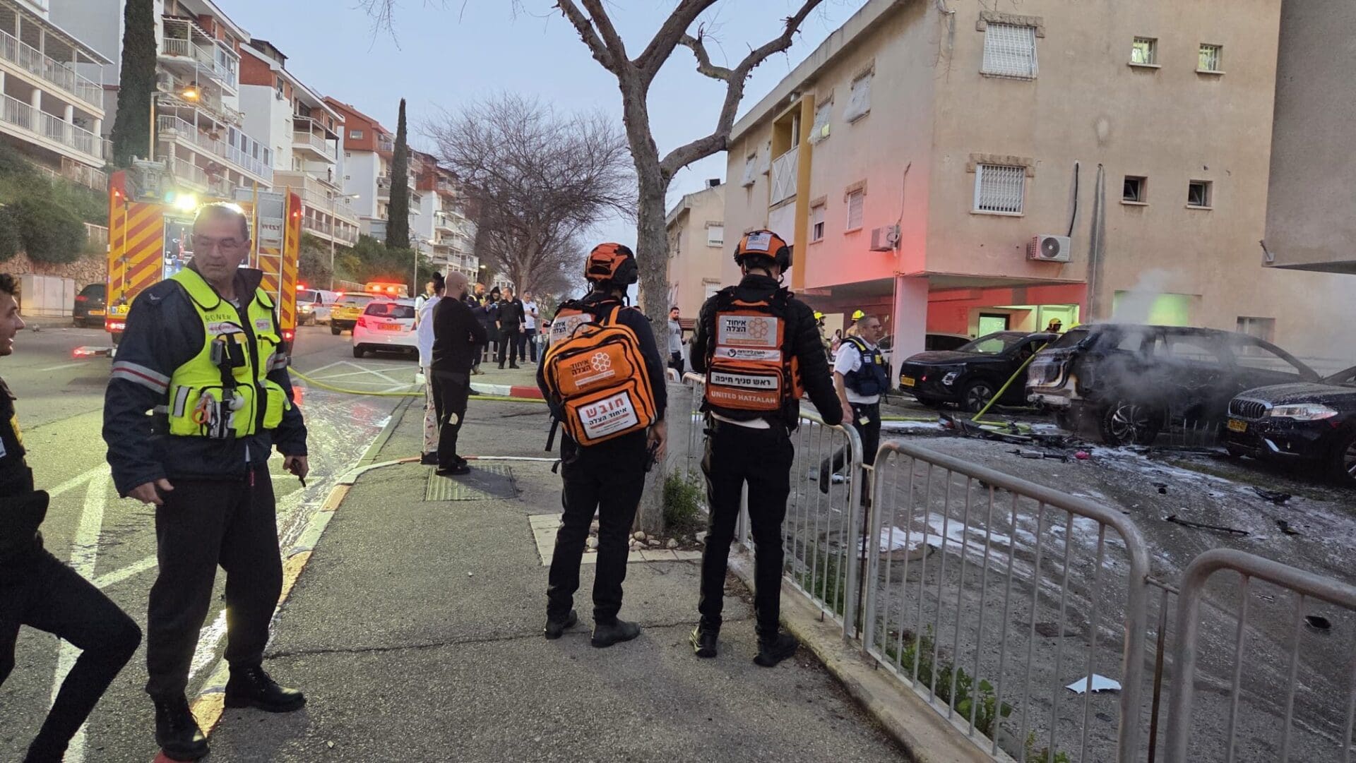 נפילת פצצת מצרר בחיפה: היום ה-38 של המערכה מול איראן – 6/4/26 (צילום: איחוד הצלה)