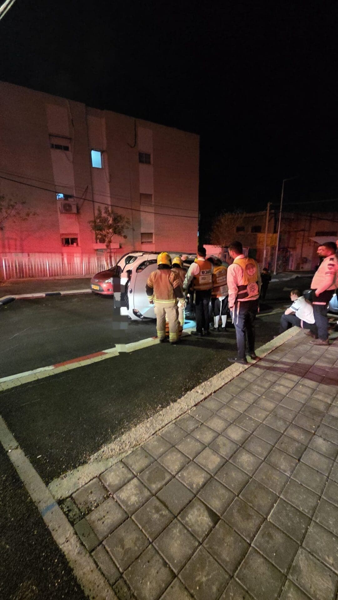 רכב התהפך בחיפה (צילום: איחוד הצלה)