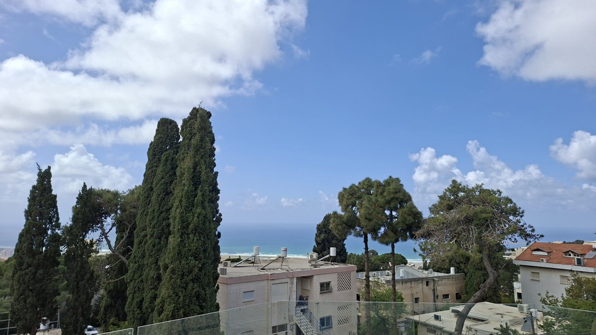בבית איוון איוושין - הנוף אל כחול הים וכחול השמיים (צילום: רחלי אורבך)