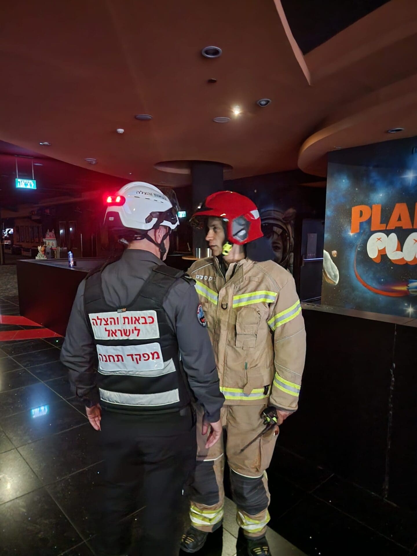 שריפה בבית קולנוע בקניון הסינמול בחיפה (צילום: כבאות והצלה)
