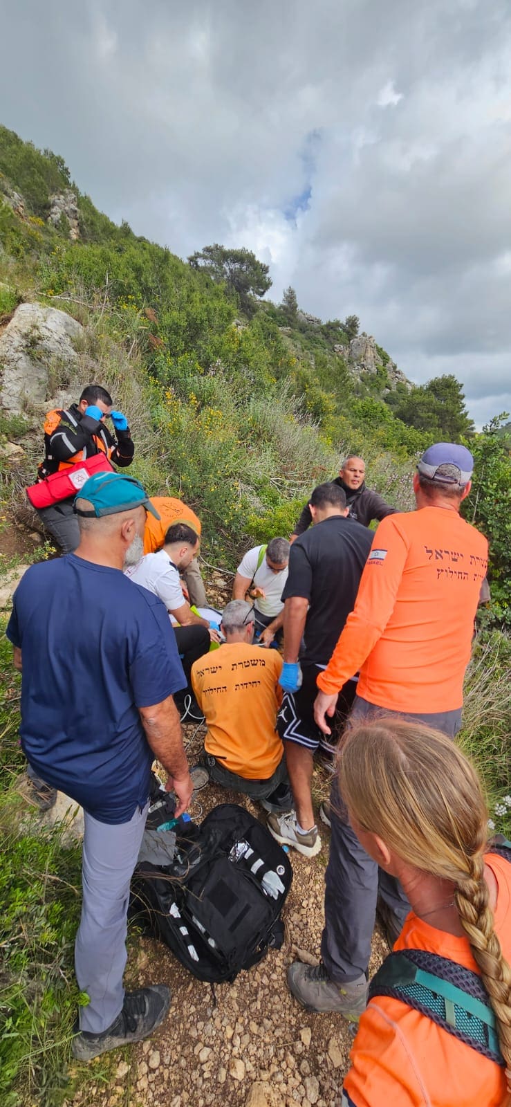 חילוץ מטיילת מנחל אורן (צילום: יחידת החילוץ "גליל-כרמל")