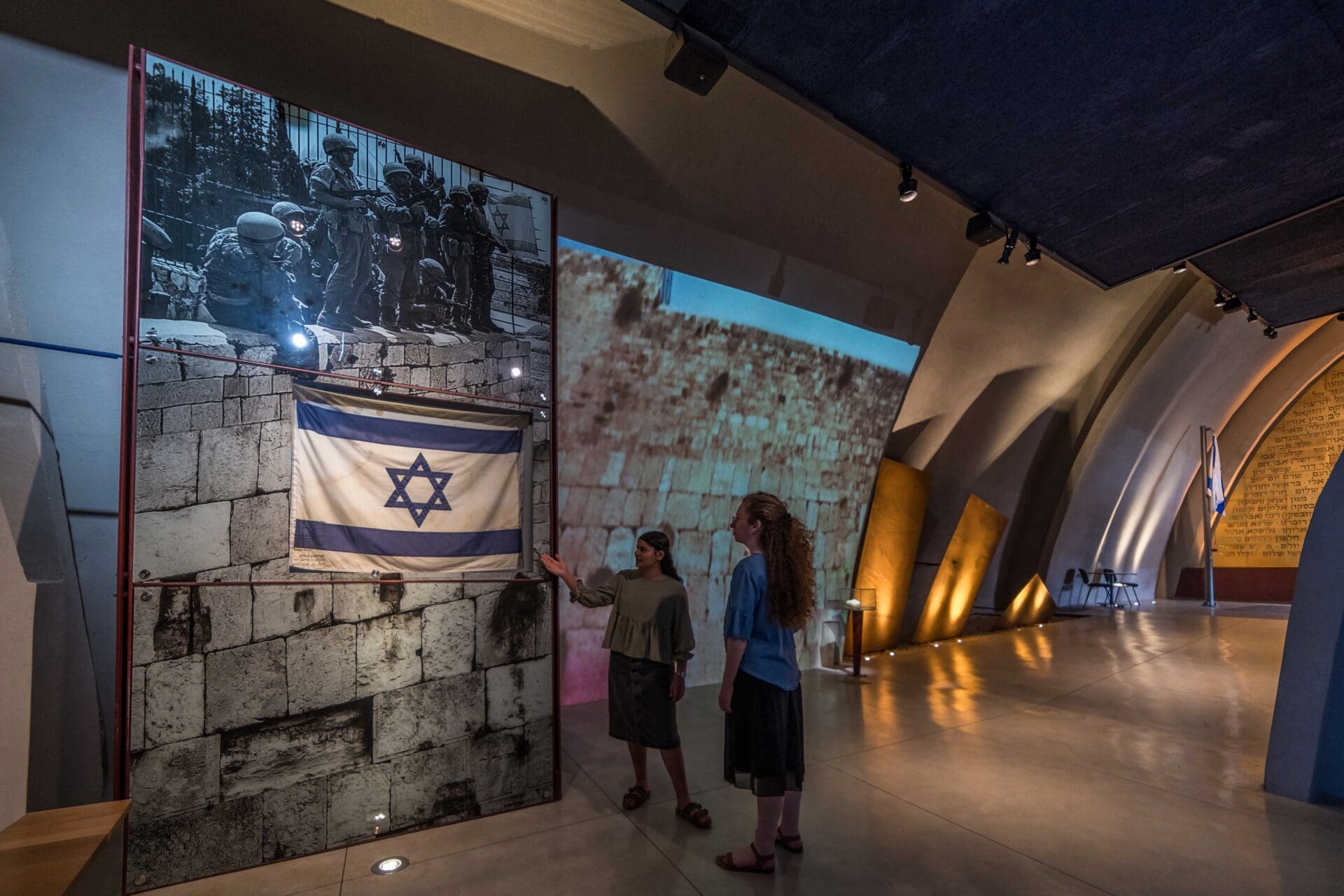 יום העצמאות גבעת התחמושת (צילום: צבי הנרי כהן)