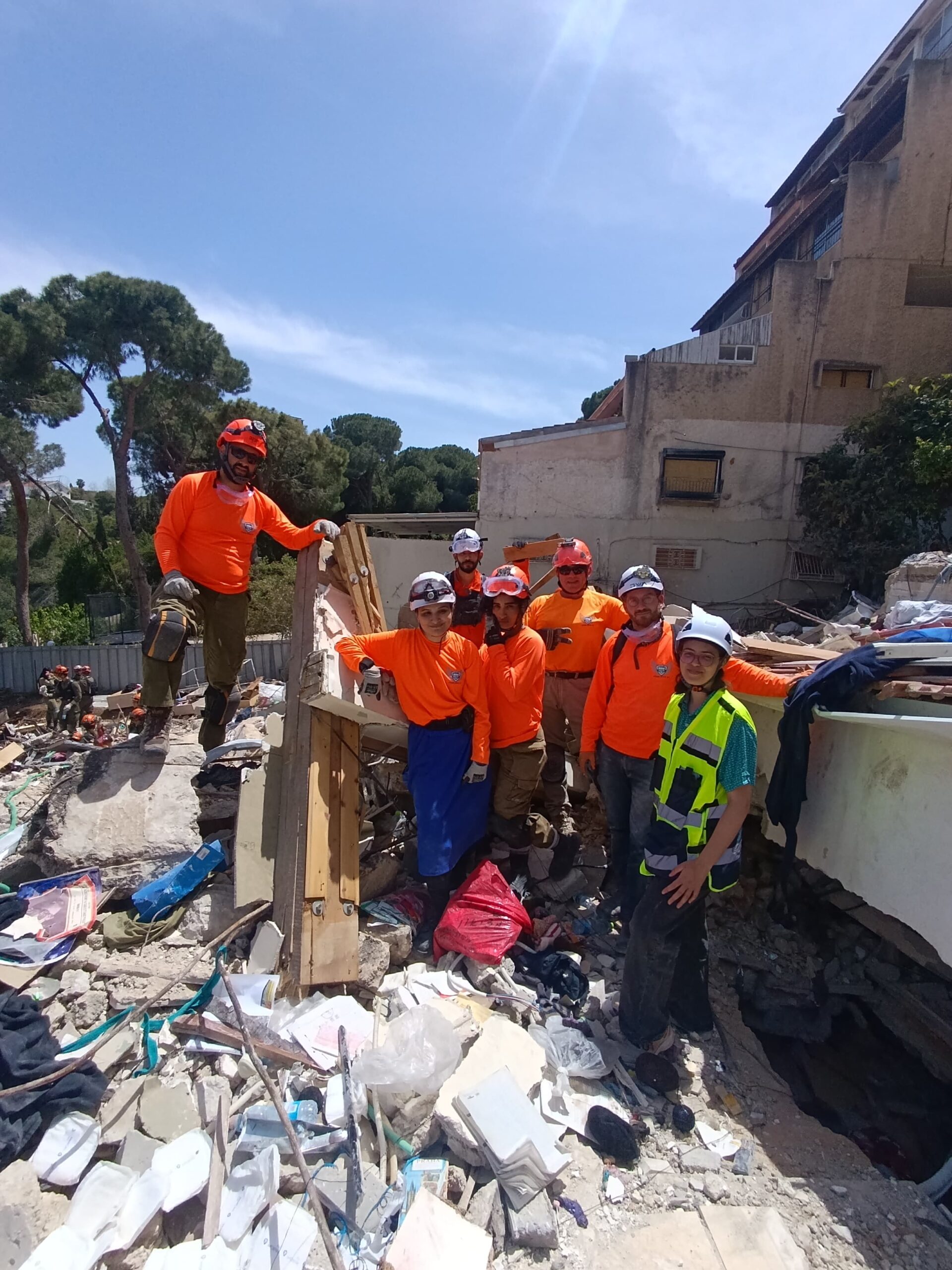 מתנדבי יחידת החילוץ העירונית בחיפה (צילום: עיריית חיפה)