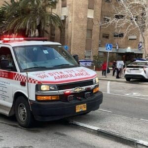 זירת תאונת דרכים – ילד נפגע – רחוב האורן (צילום: מד״א)