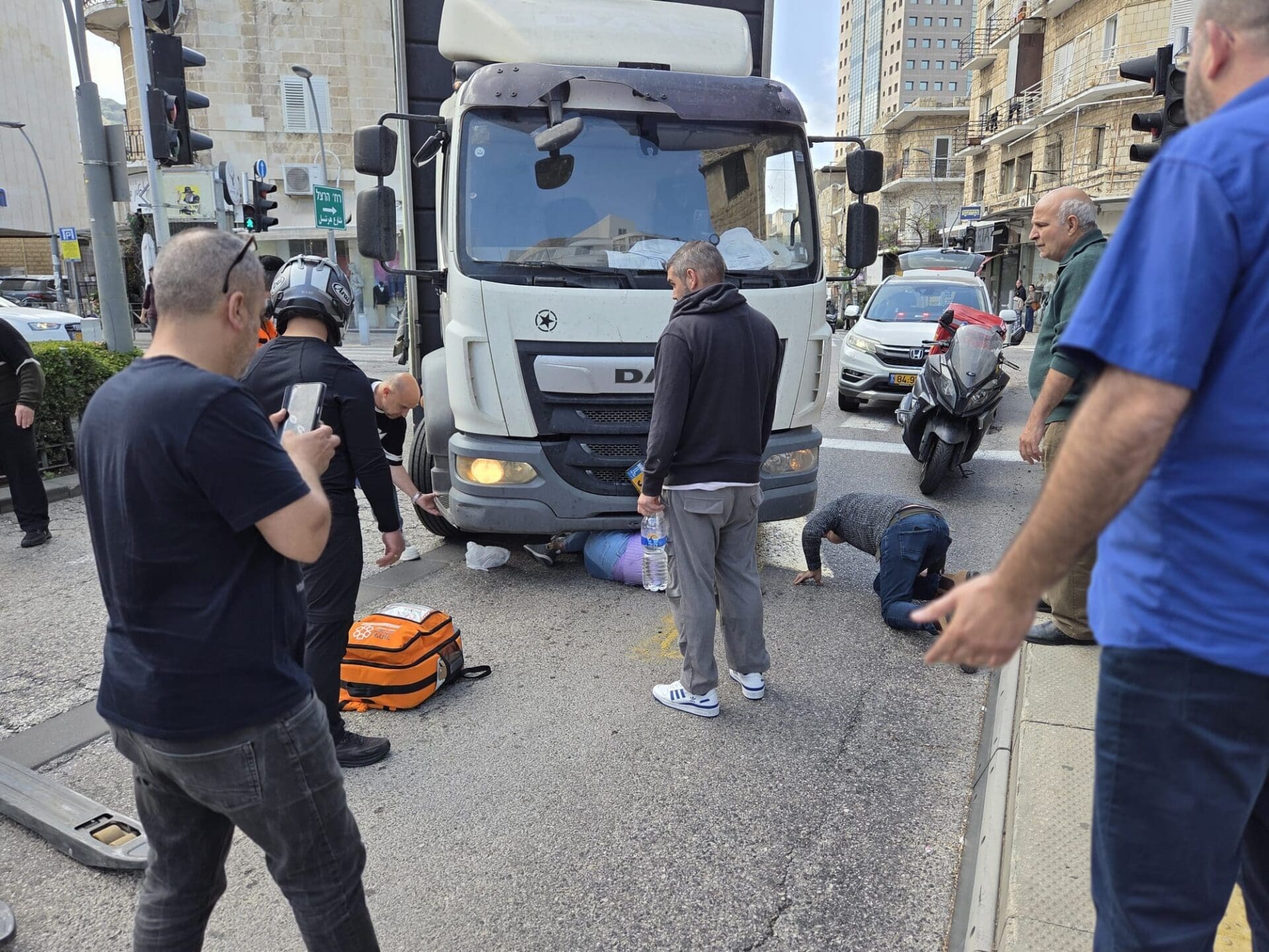 הולכת רגל נדרסה בחיפה (צילום: אדיר יזיראף)