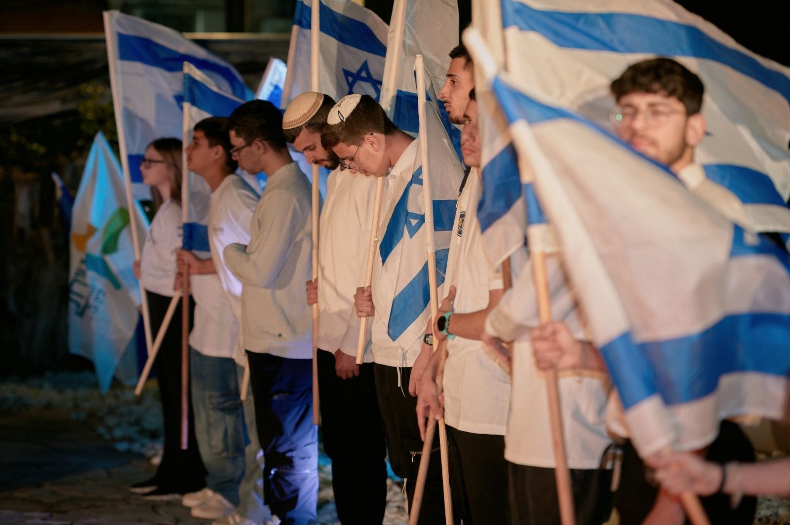 טירת כרמל מתייחדת עם זכר הנופלים תשפ"ו (צילומים: שרון לייבל, -עיריית טירת כרמל)