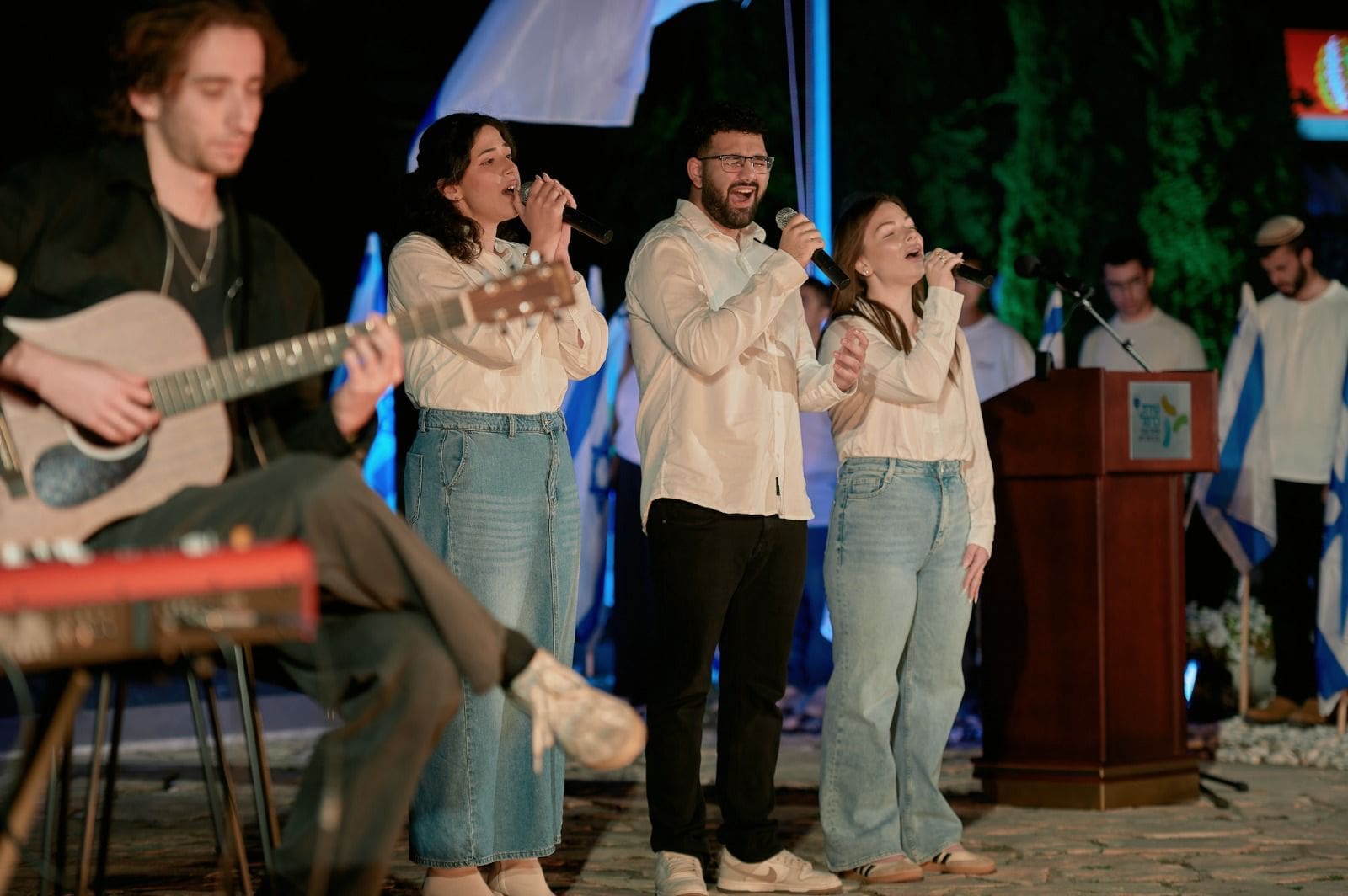 טירת כרמל מתייחדת עם זכר הנופלים תשפ"ו (צילומים: שרון לייבל, -עיריית טירת כרמל)