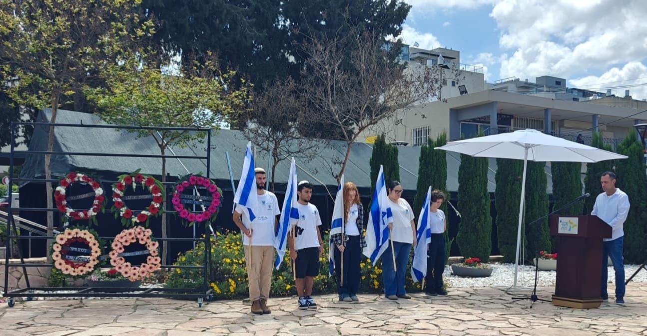 טקס קהילתי באנדרטה לזכר הנופלות והנופלים בני העיר (ילומים: שרון לייבל, עיריית טירת כרמל)