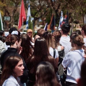 זיכרון, עצמאות, חלל, חללי צה"ל, חרבות ברזל, טבח, טקס צבא, לוחם, לוחמת, לוחמים, מצבה, מסדר, נפלו, נפל, נופלים, קבורה צבאית, קבר, תפילה, זיכרון, ניחום אבלים