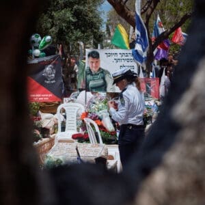 מסדר, חיל הים, זיכרון, עצמאות, חלל, חללי צה"ל, חרבות ברזל, טבח, טקס צבא, לוחם, לוחמת, לוחמים, מצבה, מסדר, נפלו, נפל, נופלים, קבורה צבאית, קבר, תפילה, זיכרון, ניחום אבלים