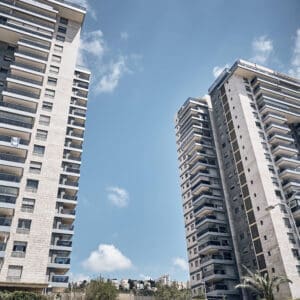 צל, הצללה, שמש, חום, אדריכלות, אכלוס, אזורי מסחר, אזורי תעסוקה, אזורי יוקרה, איכות הסביבה, בנייה ירוקה, בנייה, בניינים גבוהים, בניינים חדשים, בנייה מודרנית, בנייה חדשה, בנייה לגובה, בינוי, בינוי פינוי, ג'נטריפיקציה, גורד שחקים, דירות, הגדלת צפיפות, התחדשות עירונית, ותיקים, חידוש פני העיר, חיפה, ישן מול חדש, יזם, יזמות, כבישים, מגורים, מבנים, מבנים גבוהים, מגדלי מגורים, מגדלים, מגדלים בחיפה, מגדלים חדשים, נדל"ן, נגישות, סביבה עירונית, עולים חדשים, עיר, עירייה, עליית ערך הנכסים, פיתוח, פיתוח עירוני, פינוי, פינוי בינוי, צמיחה דמוגרפית, קבלן, רמת הנשיא, רמת חיים, שיפוץ, שדרוג, שכונות חדשות, תושבים חדשים, תכנון, תמ"א 38, תחבורה ציבורית, תיקון, תשתיות, חידוש