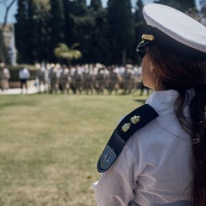 נשים, אישה, שירות נשים, קצינה, סא״ל, מסדר, חיל הים, זיכרון, עצמאות, חלל, חללי צה"ל, חרבות ברזל, טבח, טקס צבא, לוחם, לוחמת, לוחמים, מצבה, מסדר, נפלו, נפל, נופלים, קבורה צבאית, קבר, תפילה, זיכרון, ניחום אבלים