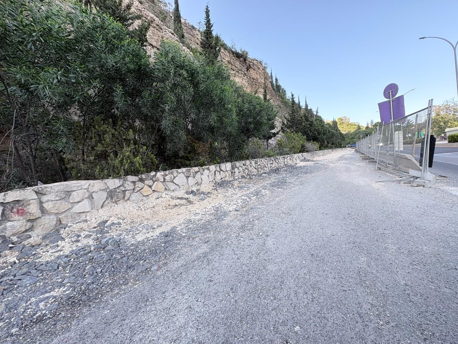הכביש הסגור לצד הקניון (צילום: מיכל גרובר)