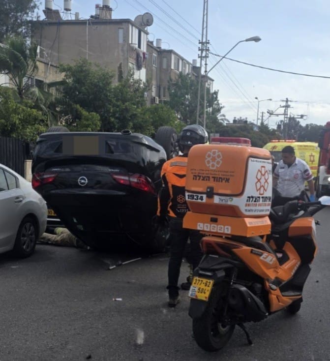 רכב התהפך בקריית חיים (צילום: איחוד הצלה)