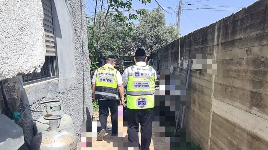 גופת גבר נמצאה במצב ריקבון בקריית אתא (צילום: זק