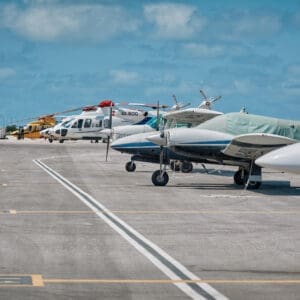 שגרה, תעופה אזרחית, מטוס נוסעים, אייר חיפה, airHaifa, מסלול המראה, שדה תעופה, נמל תעופה, ATR 72, פרופלור, מנוע טורבו פרופ, צוות קרקע, אפוד זוהר, מסלול טיסה, צילום תעופה, הליכה, עמידה, הסעה, מסוקים, להק תעופה, מטוס קל, חופשה, נופש, חו״ל, חוץ לארץ, שמיים סגורים, איסור טיסות, שמיים פתוחים, ססנה, צסנה, טיס
