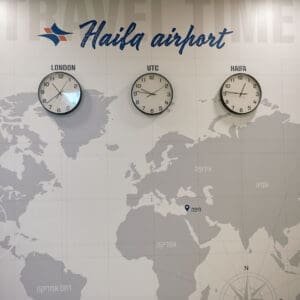שגרה, תעופה אזרחית, מטוס נוסעים, אייר חיפה, airHaifa, מסלול המראה, שדה תעופה, נמל תעופה, ATR 72, פרופלור, מנוע טורבו פרופ, צוות קרקע, אפוד זוהר, מסלול טיסה, צילום תעופה, הליכה, עמידה, הסעה, מסוקים, להק תעופה, מטוס קל, חופשה, נופש, חו״ל, חוץ לארץ, שמיים סגורים, איסור טיסות, שמיים פתוחים