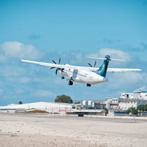 שגרה, תעופה אזרחית, מטוס נוסעים, אייר חיפה, airHaifa, מסלול המראה, שדה תעופה, נמל תעופה, ATR 72, פרופלור, מנוע טורבו פרופ, צוות קרקע, אפוד זוהר, מסלול טיסה, צילום תעופה, הליכה, עמידה, הסעה, מסוקים, להק תעופה, מטוס קל, חופשה, נופש, חו״ל, חוץ לארץ, שמיים סגורים, איסור טיסות, שמיים פתוחים