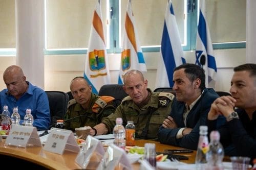 מפקדי פיקוד הצפון והעורף לראשי רשויות: ״היישובים במרכז, לא הולכים אחורה״ 30/4/26 (צילום: דובר צה״ל)