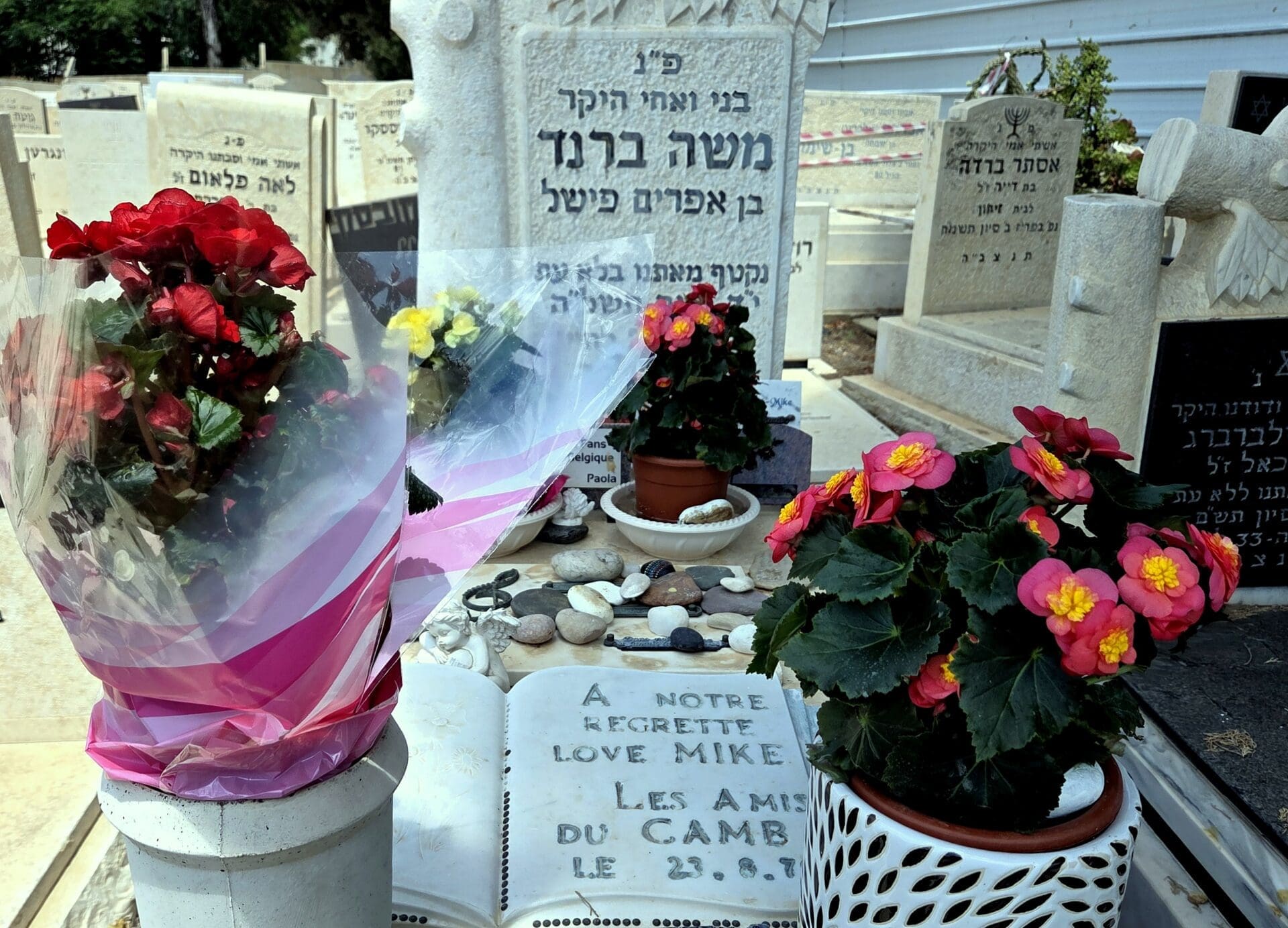 גם אחרי 51 שנה הזמר יפה התואר משכונת קריית אליעזר הפך להיות אגדה שלא דועכת לעולם, מייק ברנט ז"ל (צילום: אדיר יזירף). 