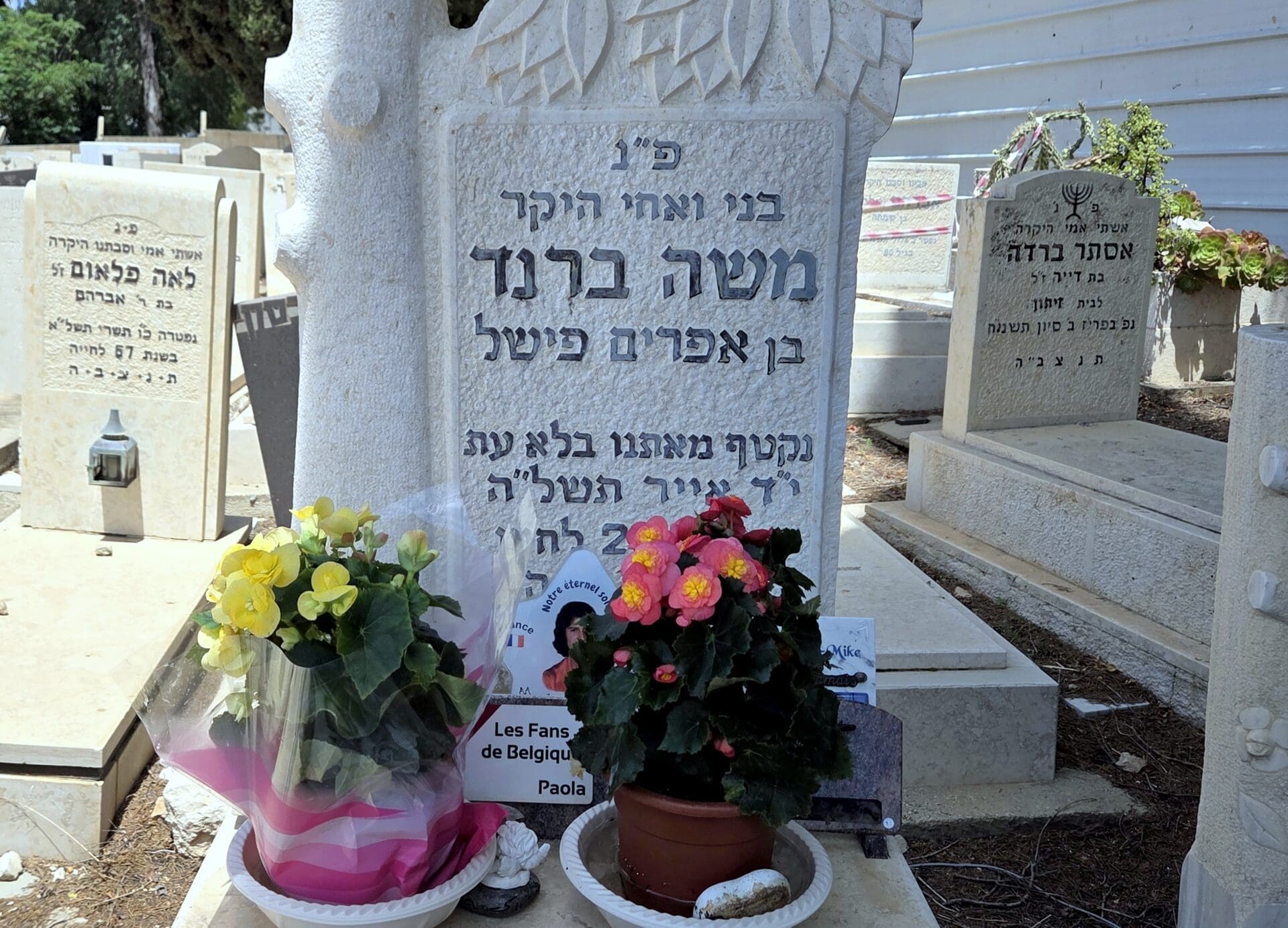 גם אחרי 51 שנה הזמר יפה התואר משכונת קריית אליעזר הפך להיות אגדה שלא דועכת לעולם, מייק ברנט ז"ל (צילום: אדיר יזירף). 
