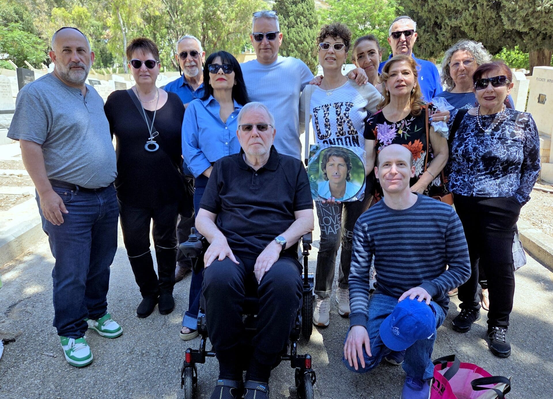 גם אחרי 51 שנה הזמר יפה התואר משכונת קריית אליעזר הפך להיות אגדה שלא דועכת לעולם, מייק ברנט ז"ל (צילום: אדיר יזירף). 