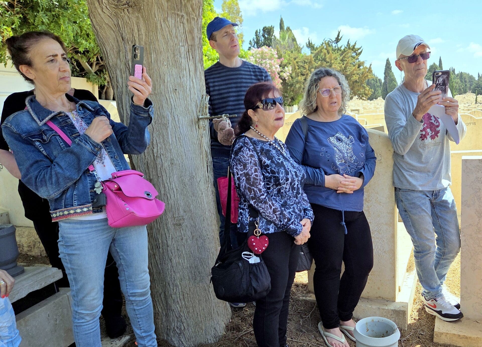 גם אחרי 51 שנה הזמר יפה התואר משכונת קריית אליעזר הפך להיות אגדה שלא דועכת לעולם, מייק ברנט ז"ל (צילום: אדיר יזירף). 