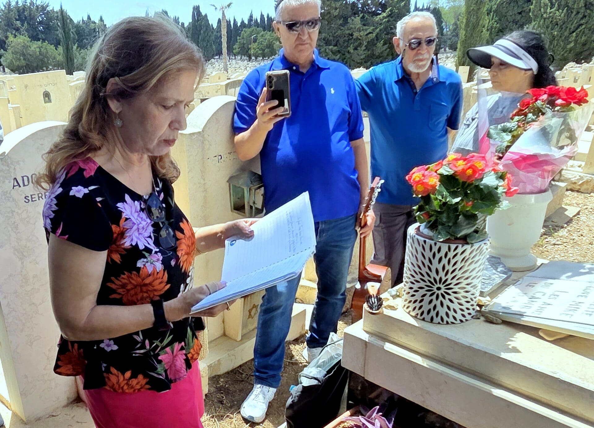 גם אחרי 51 שנה הזמר יפה התואר משכונת קריית אליעזר הפך להיות אגדה שלא דועכת לעולם, מייק ברנט ז"ל (צילום: אדיר יזירף). 