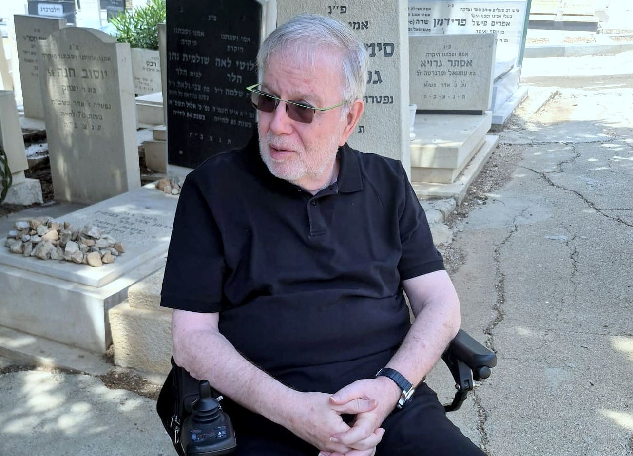 גם אחרי 51 שנה הזמר יפה התואר משכונת קריית אליעזר הפך להיות אגדה שלא דועכת לעולם, מייק ברנט ז"ל (צילום: אדיר יזירף).