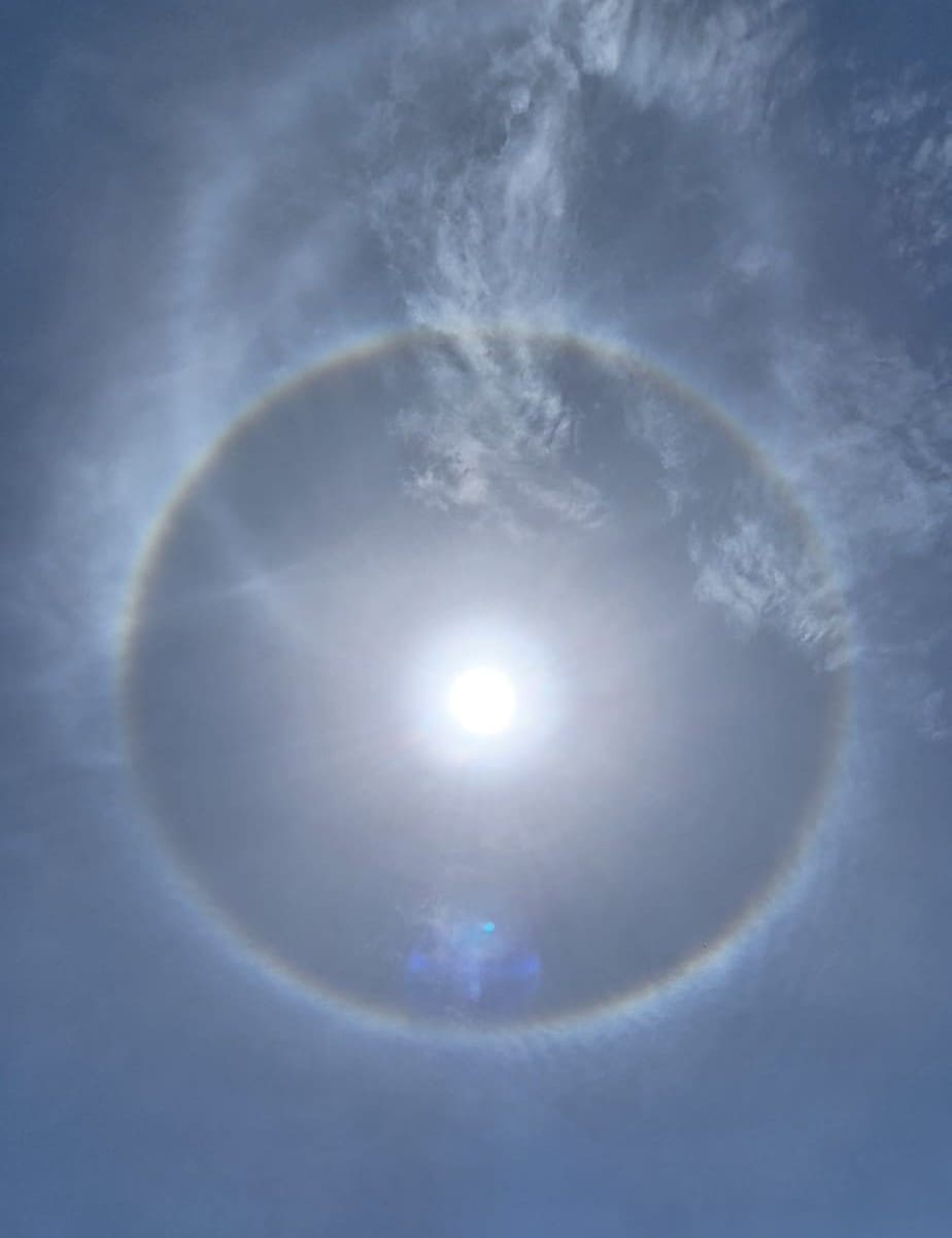 "שמשות לוואי" (Sun Dogs) (צילום: ישראל אמר)
