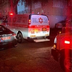 חשד לדקירה בחיפה: גבר בן 48 פונה במצב קשה לבית החולים 4/5/26 (צילום: מד״א)