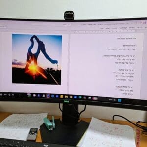 בבית שלמה אברמוביץ – שיר וצילום – הכנה לקראת הספר הבא (צילום: רחלי אורבך)