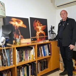 שלמה אברמוביץ – בשנים האחרונות שכבה חדשה הצטרפה לעולמו: המבט המצולם (צילום: רחלי אורבך)