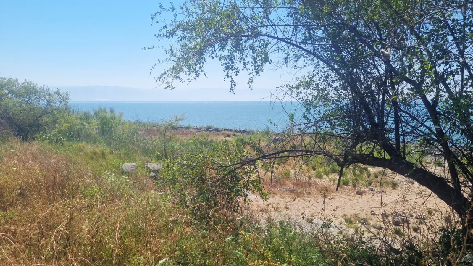 מקטע שביל סובב כינרת מכפר נחום לטבחה (צילום: דניאל וקנין, איגוד ערים כינרת)