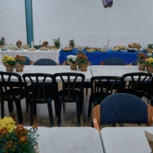 רן דנסקי, רוטרי, עמותת יחד, חתונה, בודדים, מכללת תלתן, חופה, נישואין, טקס, חתן, כלה, חיילים, מדים, צבא, צה"ל, קהל, אורחים, שמחת חתן וכלה, אירוע, התרגשות, אולם, דגלים, מכללה, סטודנטים, חיבוק, זוגיות, מדים ייצוגיים, שמלת כלה, פרחים.