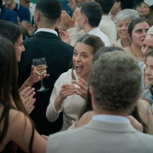 רן דנסקי, רוטרי, עמותת יחד, חתונה, בודדים, מכללת תלתן, חופה, נישואין, טקס, חתן, כלה, חיילים, מדים, צבא, צה"ל, קהל, אורחים, שמחת חתן וכלה, אירוע, התרגשות, אולם, דגלים, מכללה, סטודנטים, חיבוק, זוגיות, מדים ייצוגיים, שמלת כלה, פרחים.