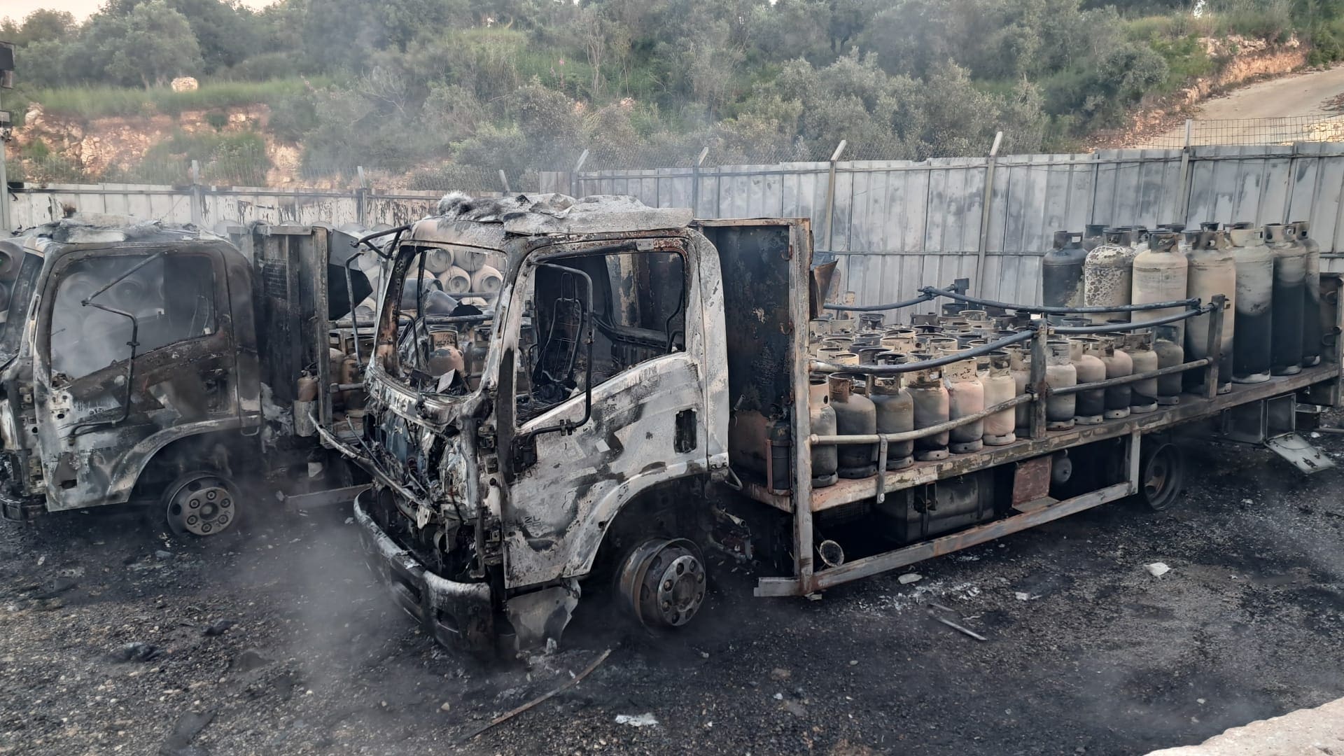 שריפת משאיות גז בדלית אל כרמל: לוחמי האש מנעו התפוצצות מיכלים -  6/5/26 (צילום: כבאות והצלה לישראל)